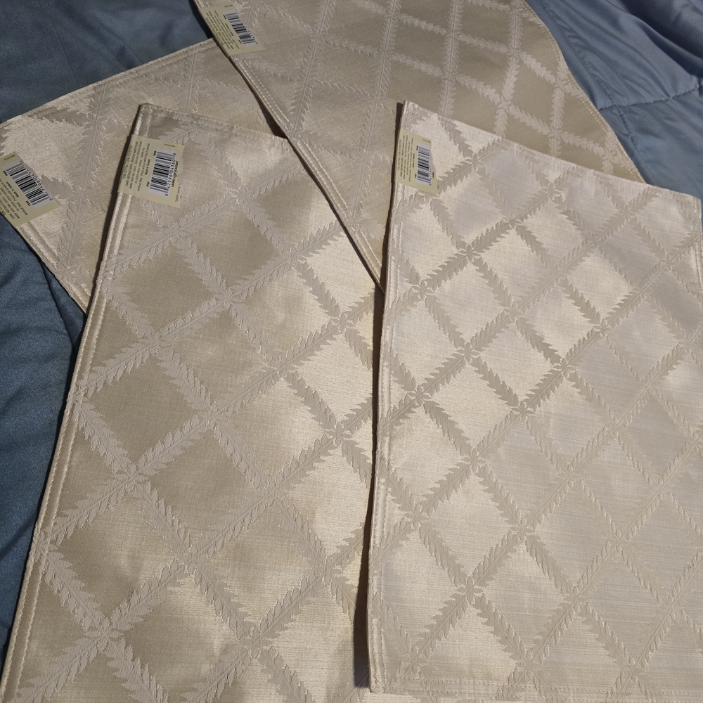 Set Of 4 Cream Patterned Elegant Lenox Laurel Leaf Placemats & Matching Napkins - Picture 15 of 16